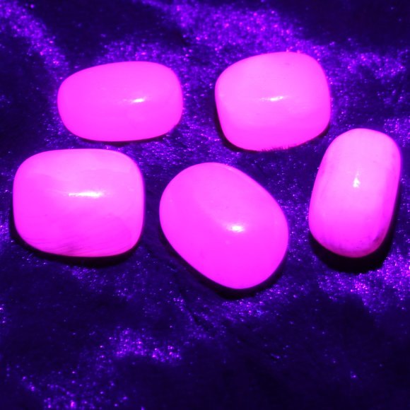 Extra Quality Pink Mangano Calcite Tumble Lot - UV reactive - Picture 3 of 3
